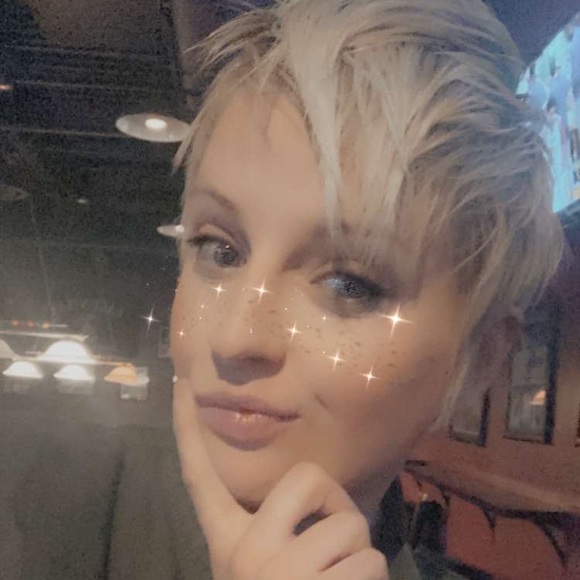 Meet your Posher, Bri - Picture 1 of 1